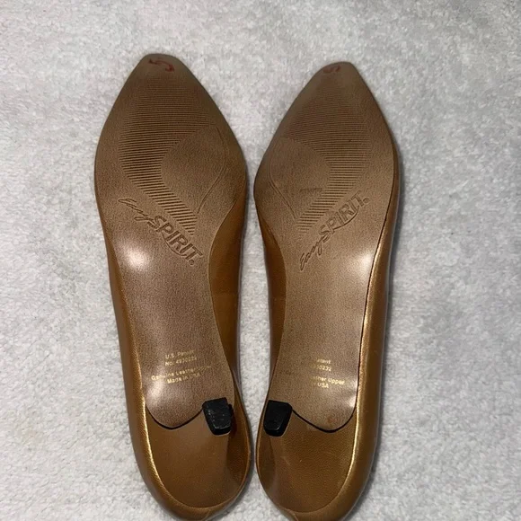 Easy Spirit women’s Classic Golden Heels Size 8 Made in USA - Picture 6 of 7